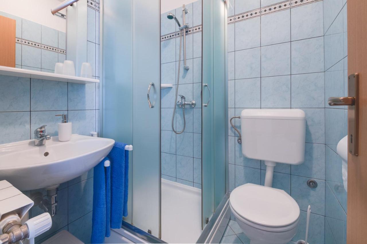 Villa Livia With Three Nice Apartments, Swimming Pool, Childrens Playground, Barbecue And Free Parking Ližnjan Exteriér fotografie