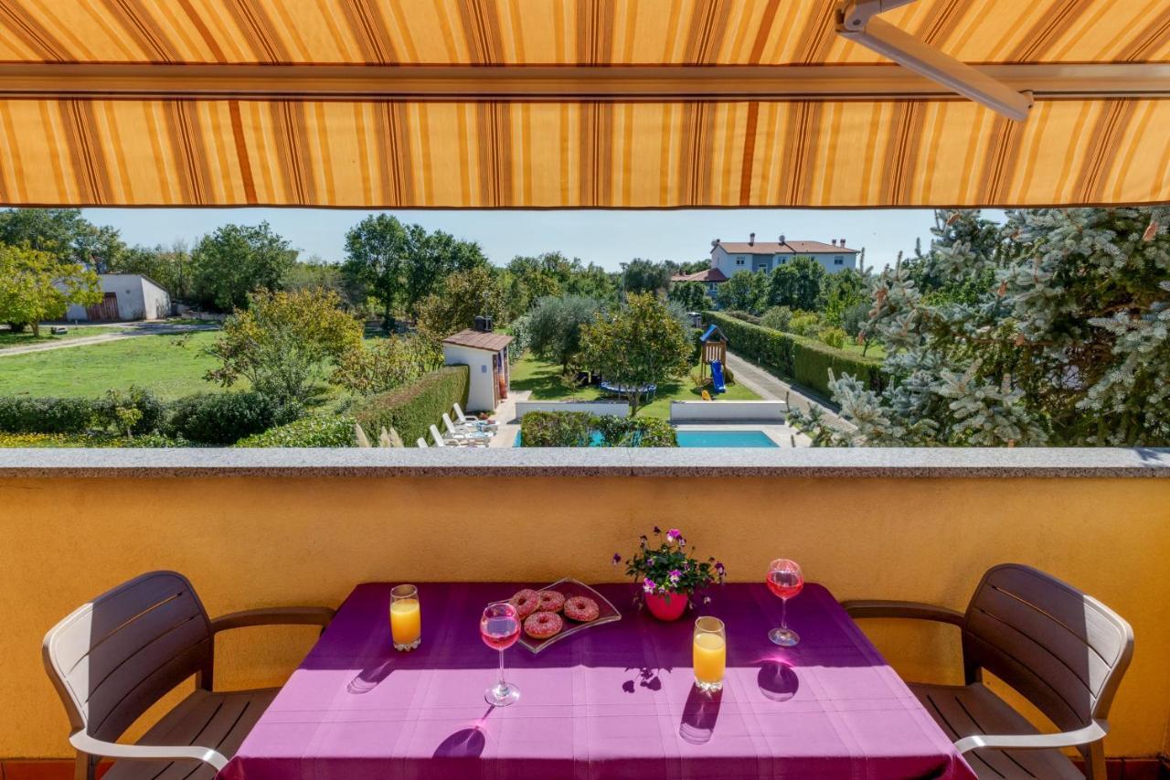 Villa Livia With Three Nice Apartments, Swimming Pool, Childrens Playground, Barbecue And Free Parking Ližnjan Exteriér fotografie