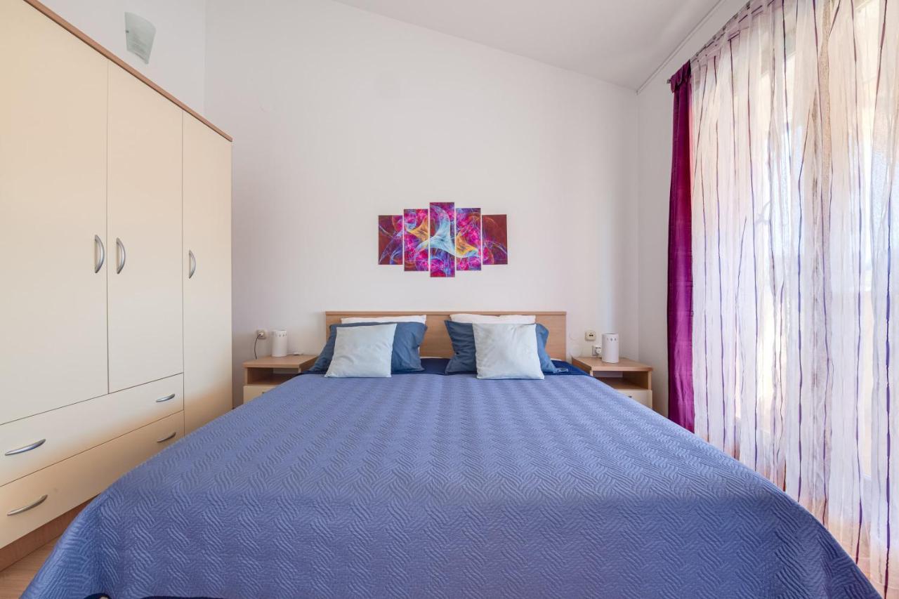 Villa Livia With Three Nice Apartments, Swimming Pool, Childrens Playground, Barbecue And Free Parking Ližnjan Exteriér fotografie