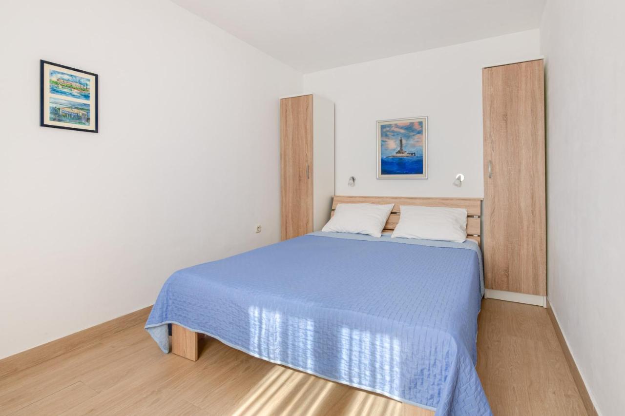 Villa Livia With Three Nice Apartments, Swimming Pool, Childrens Playground, Barbecue And Free Parking Ližnjan Exteriér fotografie