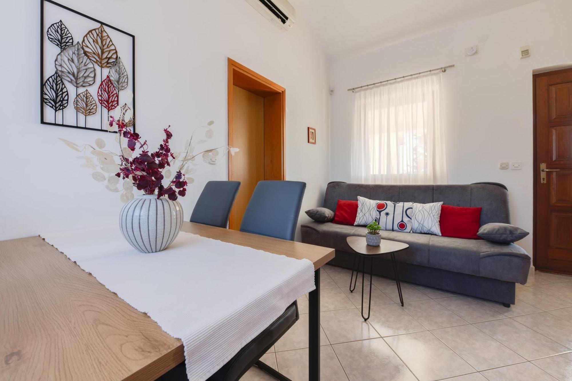 Villa Livia With Three Nice Apartments, Swimming Pool, Childrens Playground, Barbecue And Free Parking Ližnjan Exteriér fotografie