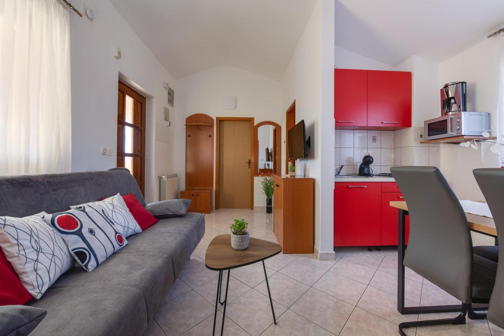 Villa Livia With Three Nice Apartments, Swimming Pool, Childrens Playground, Barbecue And Free Parking Ližnjan Exteriér fotografie