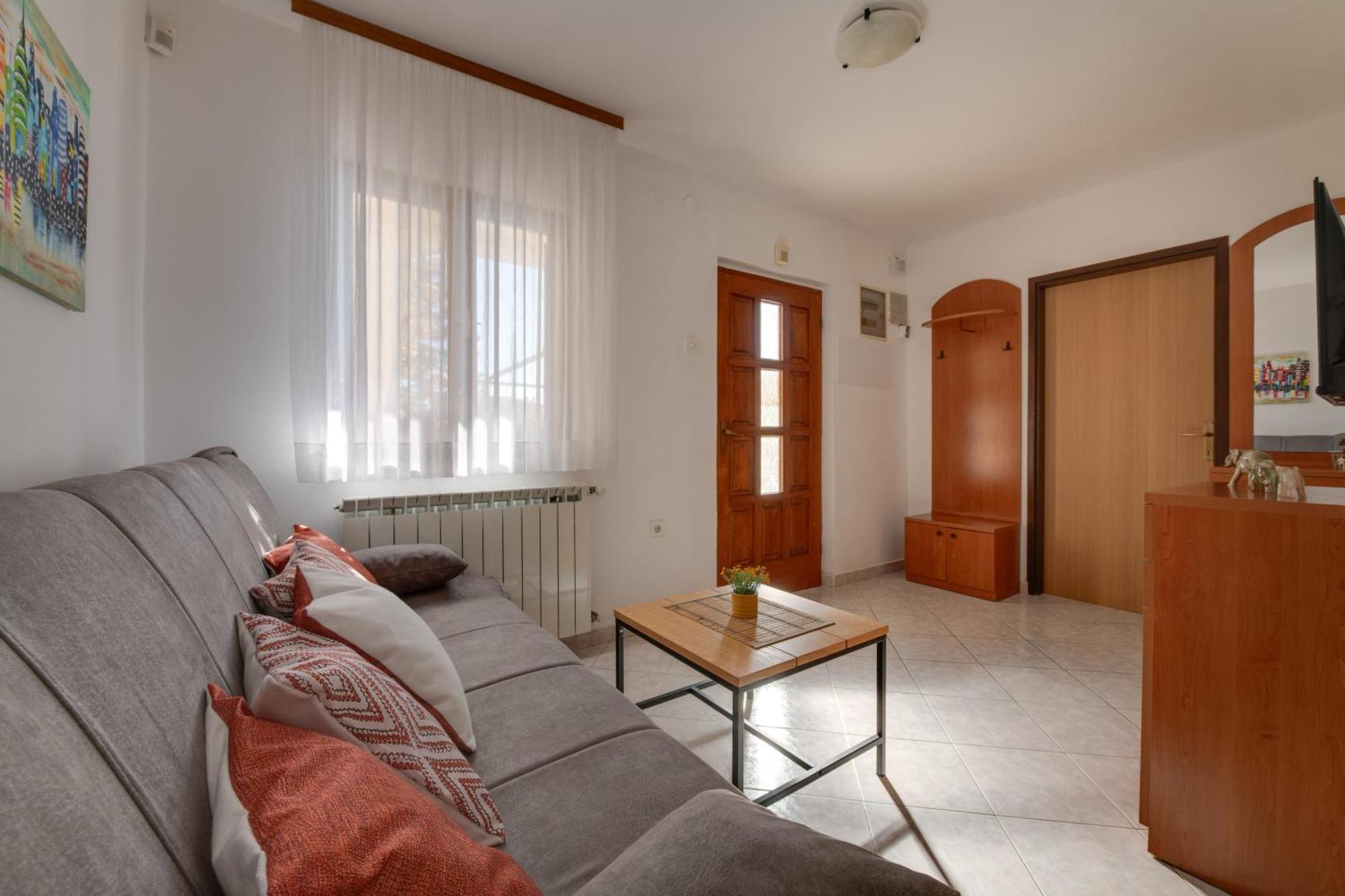 Villa Livia With Three Nice Apartments, Swimming Pool, Childrens Playground, Barbecue And Free Parking Ližnjan Exteriér fotografie