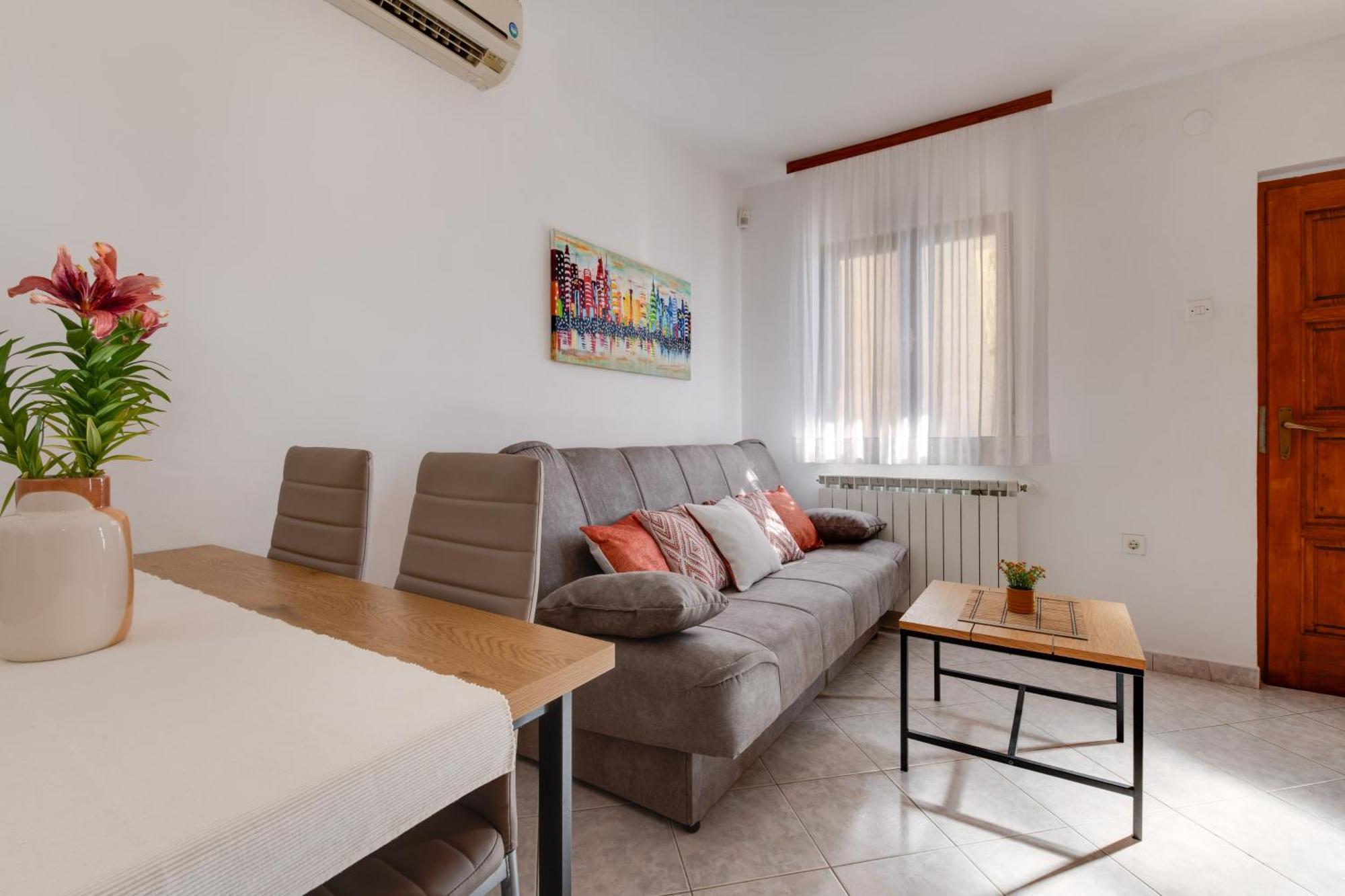 Villa Livia With Three Nice Apartments, Swimming Pool, Childrens Playground, Barbecue And Free Parking Ližnjan Exteriér fotografie