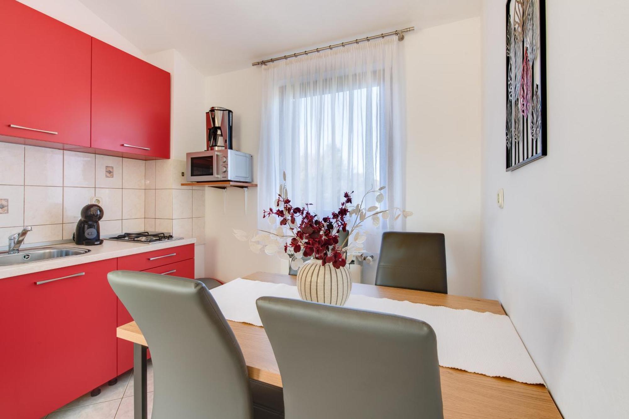 Villa Livia With Three Nice Apartments, Swimming Pool, Childrens Playground, Barbecue And Free Parking Ližnjan Exteriér fotografie