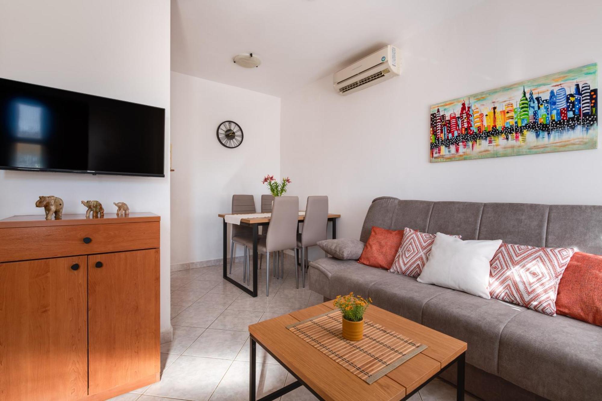 Villa Livia With Three Nice Apartments, Swimming Pool, Childrens Playground, Barbecue And Free Parking Ližnjan Exteriér fotografie