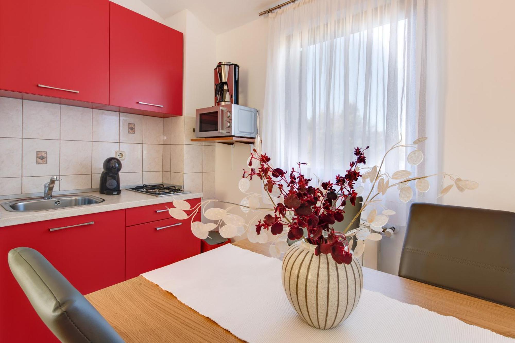 Villa Livia With Three Nice Apartments, Swimming Pool, Childrens Playground, Barbecue And Free Parking Ližnjan Exteriér fotografie